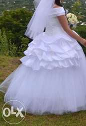 продам б.у весільне плаття, не дорого